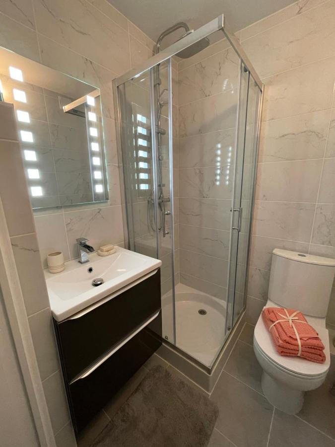 Appartement De Charme A 2 Min De La Plage Vallauris Exteriör bild